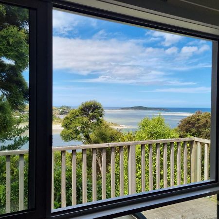 Tree House Apartment Taieri Mouth Bagian luar foto