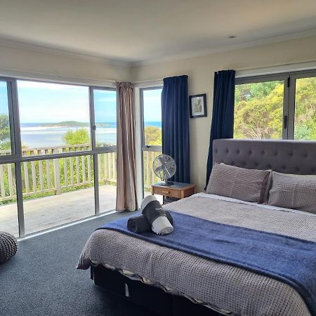 Tree House Apartment Taieri Mouth Bagian luar foto