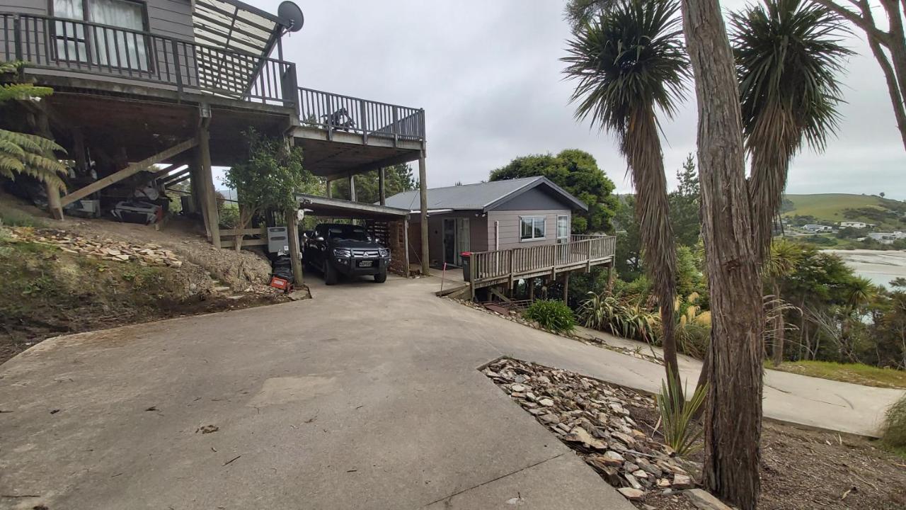 Tree House Apartment Taieri Mouth Bagian luar foto