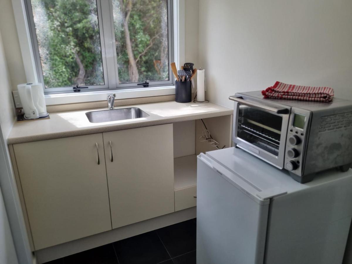 Tree House Apartment Taieri Mouth Bagian luar foto