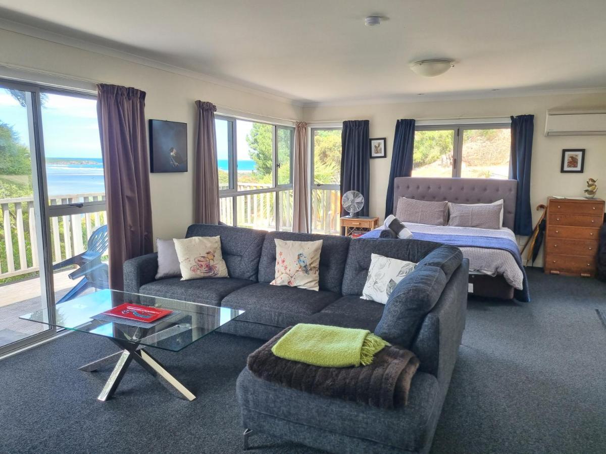 Tree House Apartment Taieri Mouth Bagian luar foto